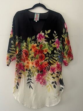 Johnny Was Betty Black Floral V-Neck Tunic Top size small